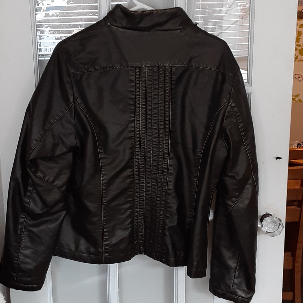 Leather jacket - Picture 5 of 8